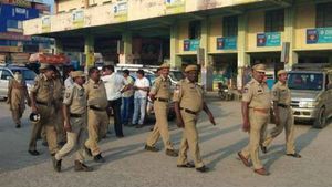 వరంగల్ లో ఆర్టీసీ కార్మికుల సమ్మె  ఉద్రిక్తం .. పలువురికి గాయాలు 