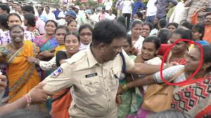 వరంగల్ ఆర్టీసీ సమ్మె తోపులాట.. మహిళ కొంగు లాగారంటూ.. సీపీ వివరణ 