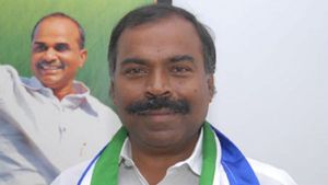 దళితుడినని తొక్కేస్తున్నారు ... విడదల రజనీ బాటలో సొంత పార్టీ నేతలపై వైసీపీ ఎమ్మెల్యే ఫైర్ 