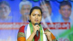 సొంత పార్టీ నేతలతో వైసీపీ ఎమ్మెల్యే యుద్ధం .. వారి అంతు చూస్తా అంటున్న ఎమ్మెల్యే రజని 