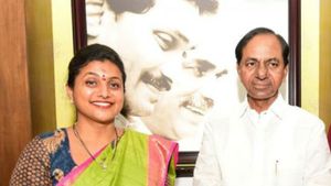 కేసీఆర్ అలా చేస్తుంటే.. జగన్ ఇలా..: రోజా సంచలన వ్యాఖ్యలు