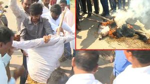 రాజధానిలో చంద్రబాబు దిష్టి బొమ్మ దహనం... ఉద్రిక్తత ..  ఆరోపణలు, ప్రత్యారోపణలు 