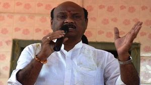 పిచ్చోడు జగన్ కంటే బాగా పాలిస్తాడు: దొంగలు రాజ్యం చేస్తున్నారు: అయ్యన్న తీవ్ర వ్యాఖ్యలు..!