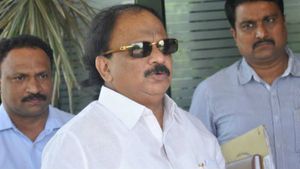 నమ్మిన కాంగ్రెస్ ను ముంచేస్తే నమ్ముకున్న బీజేపీ నట్టేట ముంచేసింది, బేగ్ కథ క్లోజ్, సైలెంట్!