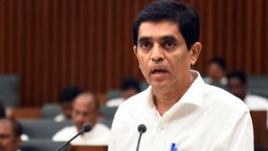 అమరావతి టీడీపీకే బంగారు గుడ్డు: సింగపూర్ ప్రభుత్వంతో ఒప్పందం లేదు: ఆర్దిక మంత్రి బుగ్గన..!
