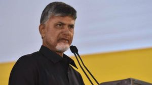 చంద్రబాబు కు కొత్త టెన్షన్: 14 ఏళ్ల స్టే తొలిగింపు..విచారణ షురూ: ఆదాయానికి మించిన ఆస్తుల కేసులో ..!
