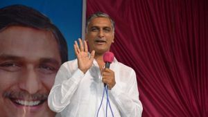  ఆ తప్పుకు ప్రాయశ్చిత్తంగా .. 50 లక్షలు జరిమానా వేసుకున్న మంత్రి హరీష్ రావు 