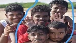 చివరి సెల్ఫీ: సముద్రంలో నలుగురు విద్యార్థులు గల్లంతు