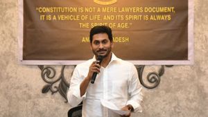 సీఎం జగన్‌మోహన్‌రెడ్డికి హాట్సాఫ్...!!