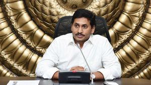 YS Jagan Mohan Reddy: ఇంగ్లీష్ మీడియంపై విమర్శల మధ్య..తెలుగులో జీవోను విడుదల చేసిన ఏపీ సర్కార్