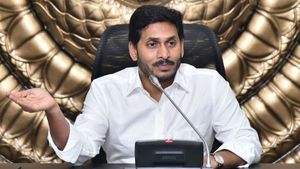 ఏపీ ప్రభుత్వం సంచలన నిర్ణయం.. విద్యాశాఖలో పెను మార్పులు.. తెలుగు మీడియంకు స్వస్తి