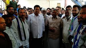 జగన్ దెబ్బకు జేసీ శిబిరం విలవిల.. వైసీపీలోకి ప్రధాన అనుచరుడు షబ్బీర్ అలీ