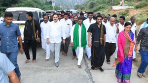 YSR Congress Party MLA: యాగంటి టు శ్రీశైలం పాదయాత్ర: మొక్కు తీర్చుకుంటున్న వైసీపీ ఎమ్మెల్యే..!