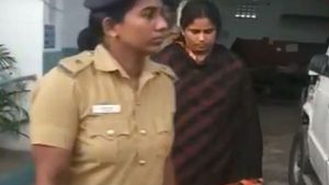 అత్తను చాకచక్యంగా కిడ్నాప్ చేసిన కిలాడీ కోడలు, ఆస్తుల కోసం పక్కాప్లాన్, యువకుడితో !