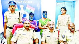 ఒక్కరు కాదు ఇద్దరు ప్రియులు: భర్తను చంపేసి సహజీవనం చేస్తోంది!