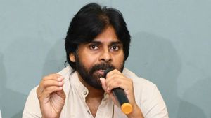 అమరావతిలో ఇంగ్లీష్ చిచ్చు..! తెలుగులో మొదలైన నేతల యుద్దం..! ఫైర్ అవ్వనున్న పవన్..!!