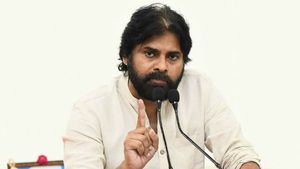 జనసేనాని డెడ్ లైన్ ముగిసింది: ప్రభుత్వ భారీ ప్రకటనల వెనుక: తాజాగా...జగన్..పవన్ పిలుపు ఏంటంటే..!