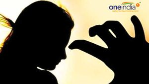 ఆమె పైశాచికం ..  ఆడాళ్ళను ట్రాప్ చేసి శృంగారం పేరుతో నరకం