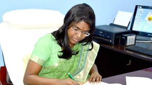 ప్రభుత్వ పాఠశాలల్లో ఇంగ్లీషు మీడియం కోసం ప్రత్యేక ప్రాజెక్టు: స్పెషలాఫీసర్ గా.. !