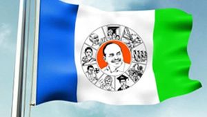  కర్నూలు జిల్లాలో అధికార వైసీపీ వర్గీయుల మధ్య ఘర్షణ ... కర్రలు,రాళ్ళతో దాడి