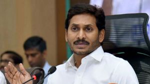 హిందువుల సొమ్ముతో పాస్టర్లకు,ఇమామ్ లకు జీతాలా ! .. ఏపీ సీఎం జగన్ పై స్వామీజీల ఆగ్రహం  