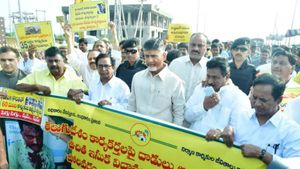అత్యాచార బాధితురాలికి పరామర్శ: చంద్రబాబు డిమాండ్స్.. హోంమంత్రి సాయం