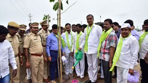 హరీశ్ రావు ‘హరిత’ సిద్ధిపేట: నాలుగు చెట్లను నరికినందుకు భారీ జరిమానా!