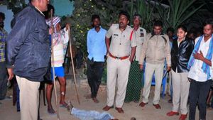 Anantapur: కన్నతల్లినే కాటేయబోయిన కామాంధుడు: చీరకొంగే ఉరితాడుగా..ఉసురు తీసిన తల్లి..!