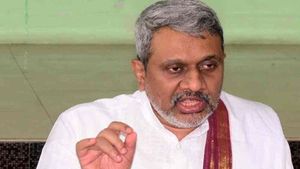 అమరావతిలో లక్ష కోట్ల సంపద: రాజధాని రైతుల ఆత్మగౌరవాన్ని దెబ్బతీయొద్దు: చలసాని శ్రీనివాస్..!