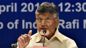అధికార వికేంద్రీకరణ కాదు...అభివృద్ది వికేంద్రీకరణ జరగాలి... చంద్రబాబు 