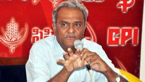 చంద్రబాబు రియల్ ఎస్టేట్  చేయాలని చూశారు... అందుకే రాజధాని మూడు ముక్కలాటగా మారింది.. నారాయణ