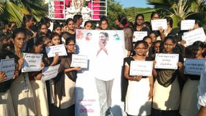 YS Jagan: దిశ చట్టం ఆమోదంపై విద్యార్థినుల్లో హర్షాతిరేకాలు: కొండంత అండగా..!
