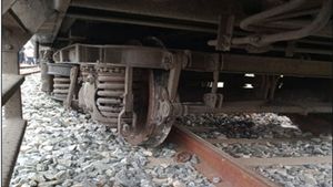 Tirupati Shirdi Express: పట్టాలు తప్పిన తిరుపతి-షిర్డీ ఎక్స్ ప్రెస్.. !