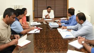 మచిలీపట్నం, రామాయపట్నం పోర్టులకు జూన్‌లో శంకుస్థాపన, పోర్టులపై సమీక్షలో సీఎం జగన్