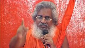ప్రశాంతంగా ఉన్న రాష్ట్రాన్ని గోకుతున్నారు: అమరావతి రాజధానికి..కమలానందభారతి మద్దతు