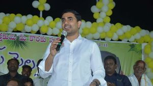ఇన్‌సైడర్ ట్రేడింగ్‌పై విచారణకు సిద్దం...అప్పుడే సీఎం సినిమా బయటపడుతుంది.. లోకేష్ ట్వీట్ల దాడి 