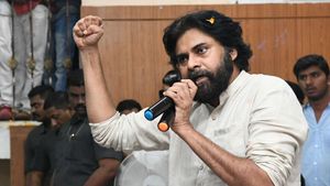 ఎవరడ్డొస్తారో నేనూ చూస్తా: జగన్ పార్టీకి పవన్ కళ్యాణ్ హెచ్చరిక 