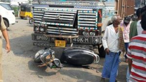 Telangana: రోడ్డు ప్రమాద క్షతగాత్రులను తన కాన్వాయ్ లో ఆసుపత్రికి తరలించిన మంత్రి..!