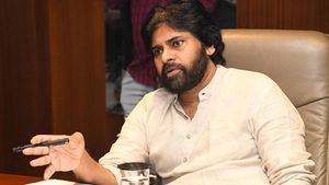 న్యూ ఇయర్, సంక్రాంతికి దూరం: మనస్సు అంగీకరించడం లేదంటూ పవన్ కళ్యాణ్ భావోద్వేగం