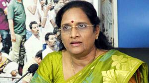 చిన్నారిని పరామర్శించిన వాసిరెడ్డి పద్మ, ఇకపై నేరాల రిజిష్టర్, దిశ చట్టం కూడా..