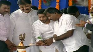 సీమకు న్యాయం జరిగే రోజులొచ్చాయి: మూడేళ్లలో నిర్మాణం పూర్తి: స్టీల్ ఫ్యాక్టరీకి సీఎం శంకుస్థాపన..!