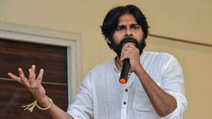 మా వాళ్లమీద చెయ్యేస్తే చీరేస్తా.. గొడవలకు రెడీగా ఉన్నా: వైసీపీకి పవన్ కల్యాణ్ వార్నింగ్ 