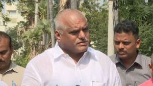 సీఆర్డీఏ బిల్లు రద్దు ఎందుకంటే?: అసెంబ్లీలో మంత్రి బొత్స, రాజధాని రైతులకు వరాలు