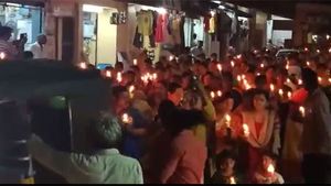 Amaravati: కొవ్వొత్తుల ర్యాలీ: అమరావతి రైతులు త్యాగజీవులు: అసెంబ్లీ కూడా విశాఖకే: టీడీపీ నేత..!