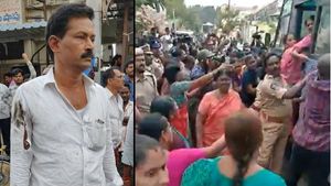 Amaravati: రైతు చేతిపైకి పోలీసు జీప్: మందడంలో మహిళల అరెస్టు.. ఉద్రిక్తత!