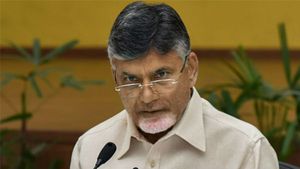 టీడీపీ నేతల గృహ నిర్బంధంపై చంద్రబాబు ఫైర్ .. పోలీసులు తీరుపై టీడీపీ నేతల ఆగ్రహం