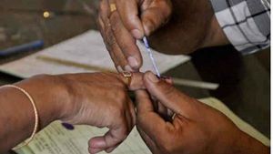అమరావతిలో ప్రభుత్వం కొత్త ట్విస్ట్: 29 గ్రామాల్లో పంచాయితీ ఎన్నికలు: సహకరిస్తారా..బహిష్కరిస్తారా..!