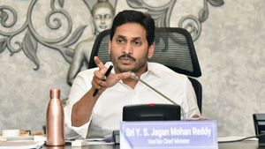 నిరుద్యోగులకు పండుగ లాంటి వార్త .. 15,971 ఉద్యోగాలు భర్తీ చెయ్యాలని సీఎం వై ఎస్ జగన్ ఆదేశాలు