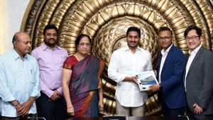 బోస్టన్ నివేదిక అదే తేల్చింది: రాజధాని కార్యకలాపాల వికేంద్రీకరణ: అమరావతి ప్రాంత అభివృద్ధి పైనా..!