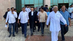 స్టేటస్ కో: అమరావతి ఎక్కడికీ తరలిపోదు: చేయాల్సిందంతా చేస్తున్నాం: కేశినేని నాని..!